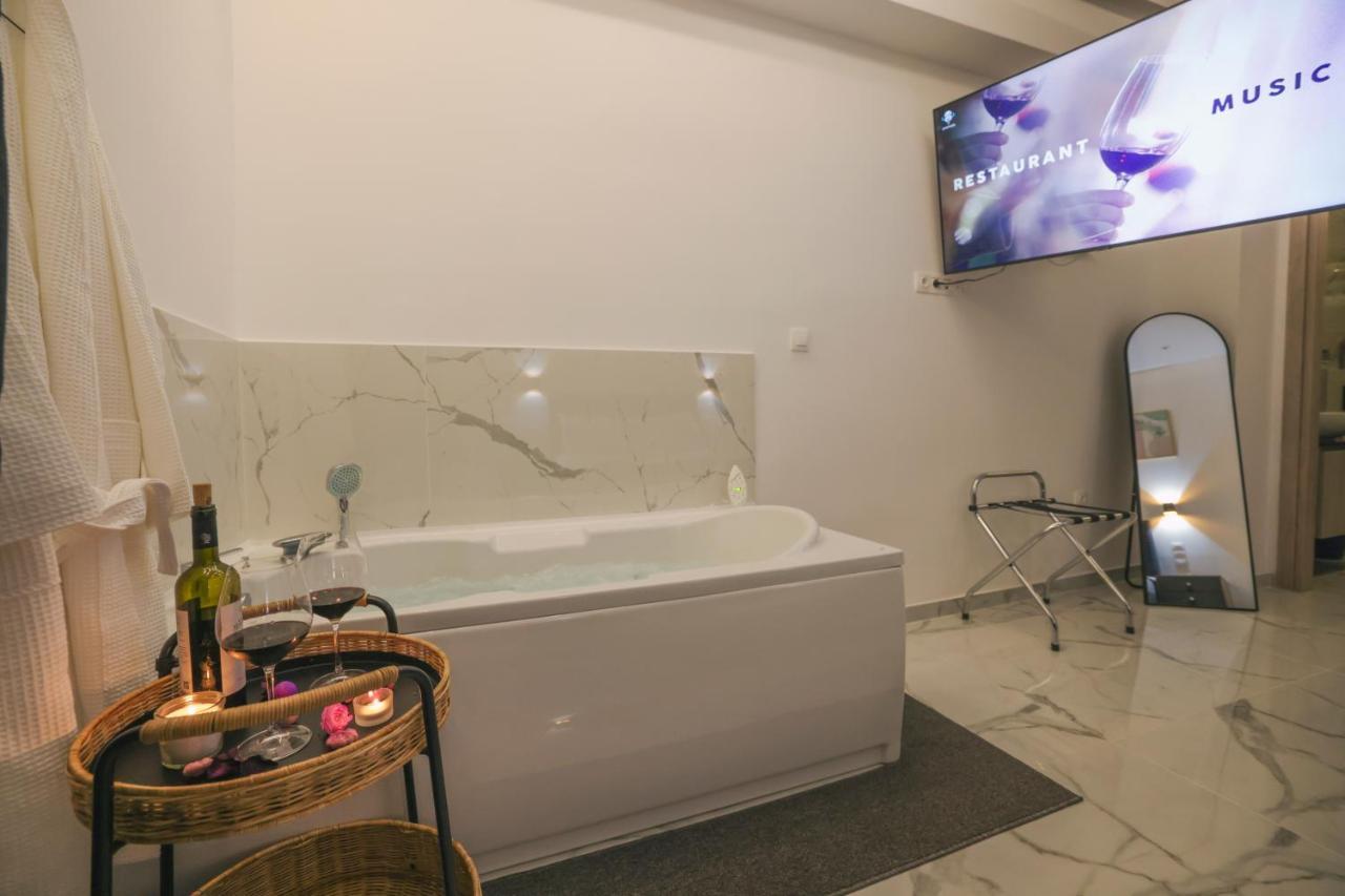 Apollo 2 Bd Jacuzzi Athens